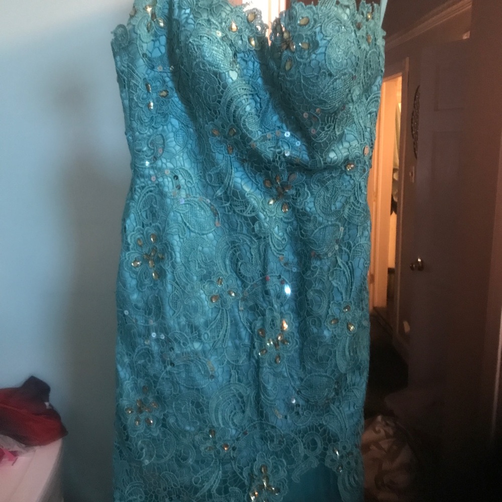 Dress - Picture 2 of 6